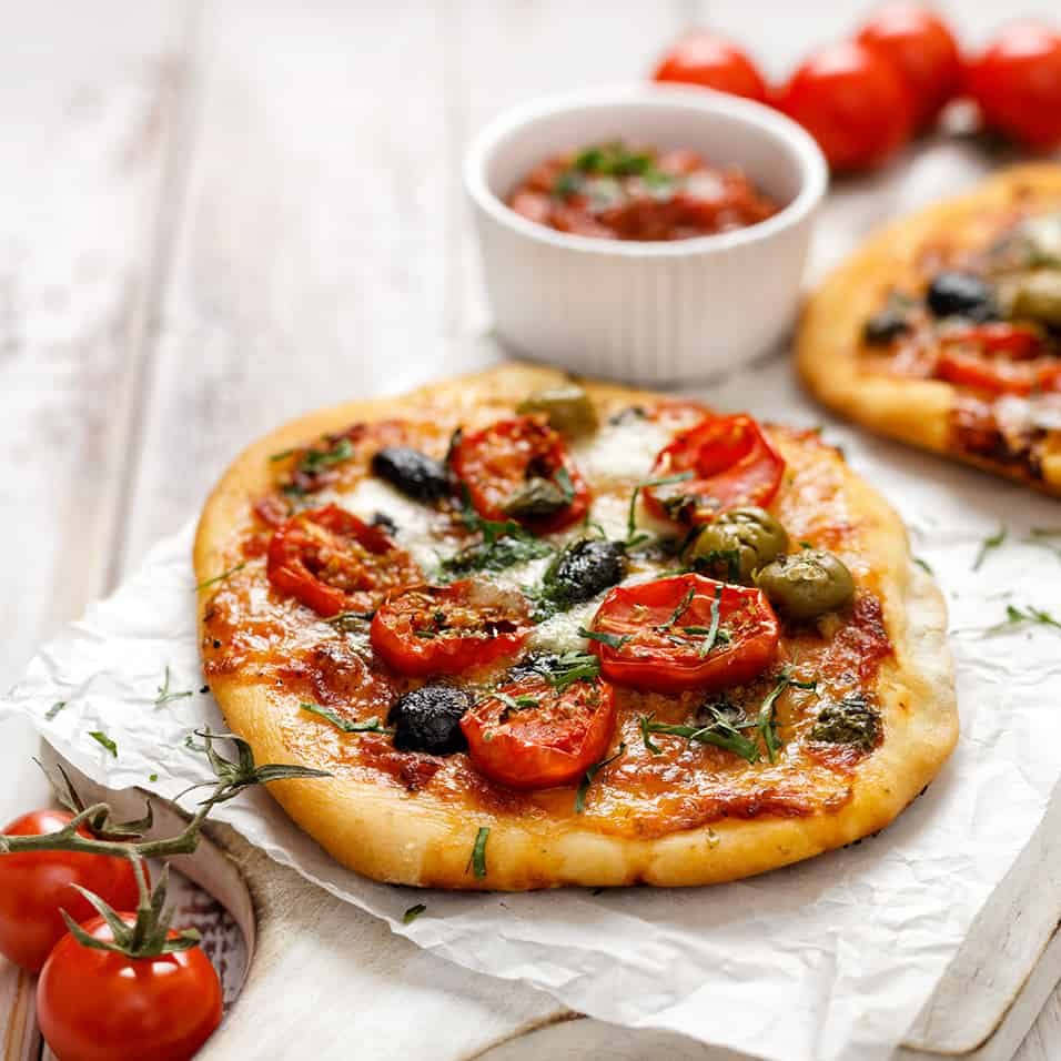 GARLIC AND SUNDRIED TOMATO PIZZA